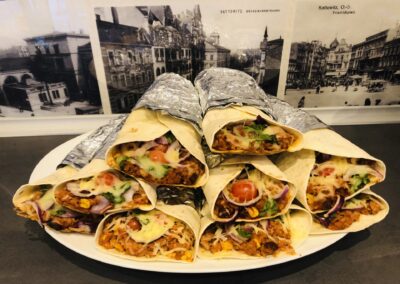 Burrito z serem i warzywami - BYFYJ DELIKATESY Katowice